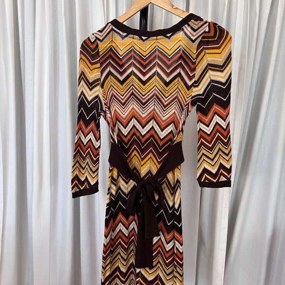 Retro V-Neck Chevron Pattern Dress - Picture 3 of 4